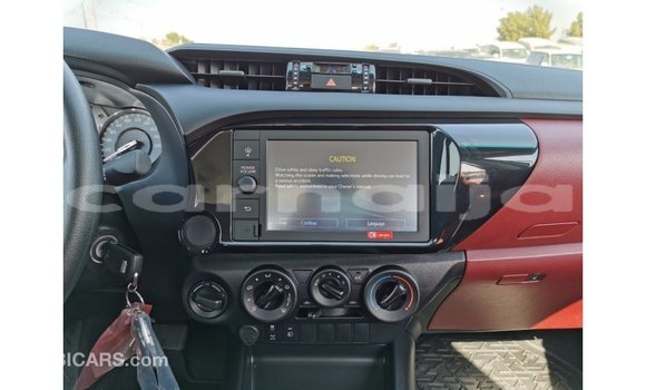 Acheter Import Voiture Toyota Hilux Blanc à Import - Dubai, État d'Abia Acheter Import Voiture Toyota Hilux Blanc à Import - Dubai, État d'Abia