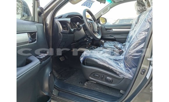 Acheter Import Voiture Toyota Hilux Vert à Import - Dubai, État d'Abia Acheter Import Voiture Toyota Hilux Vert à Import - Dubai, État d'Abia