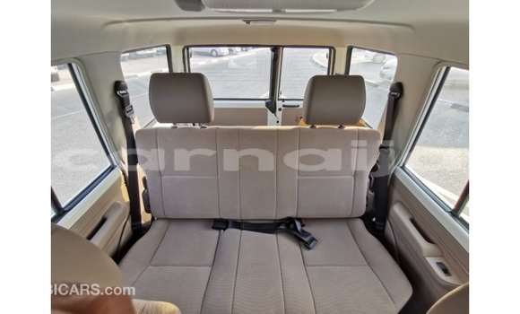 Acheter Import Voiture Toyota Land Cruiser Blanc à Import - Dubai, État d'Abia Acheter Import Voiture Toyota Land Cruiser Blanc à Import - Dubai, État d'Abia