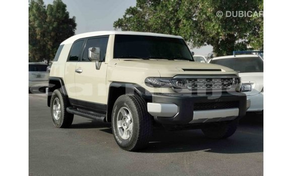 Acheter Import Voiture Toyota FJ Cruiser Beige à Import - Dubai, État d'Abia Acheter Import Voiture Toyota FJ Cruiser Beige à Import - Dubai, État d'Abia