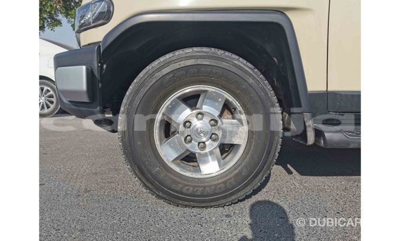 Acheter Import Voiture Toyota FJ Cruiser Beige à Import - Dubai, État d'Abia Acheter Import Voiture Toyota FJ Cruiser Beige à Import - Dubai, État d'Abia