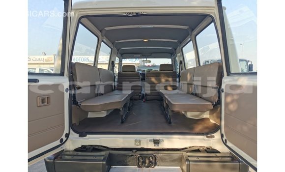 Buy Import Toyota Land Cruiser White Car in Import - Dubai in Abia State Buy Import Toyota Land Cruiser White Car in Import - Dubai in Abia State