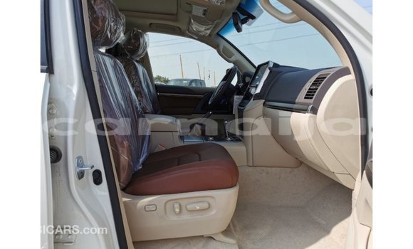 Acheter Import Voiture Toyota Land Cruiser Blanc à Import - Dubai, État d'Abia Acheter Import Voiture Toyota Land Cruiser Blanc à Import - Dubai, État d'Abia