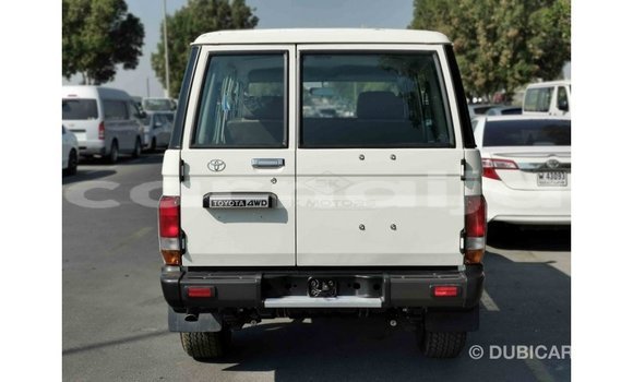 Buy Import Toyota Land Cruiser White Car in Import - Dubai in Abia State Buy Import Toyota Land Cruiser White Car in Import - Dubai in Abia State
