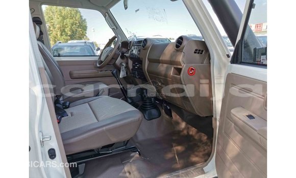 Buy Import Toyota Land Cruiser White Car in Import - Dubai in Abia State Buy Import Toyota Land Cruiser White Car in Import - Dubai in Abia State