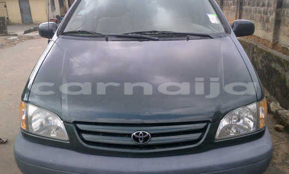 Acheter Occasion Voiture Toyota Sienna Vert à Ikeja, État de Lagos Acheter Occasion Voiture Toyota Sienna Vert à Ikeja, État de Lagos