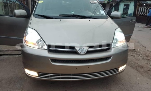 Acheter Occasion Voiture Toyota Sienna Gris à Benin City, Edo Acheter Occasion Voiture Toyota Sienna Gris à Benin City, Edo