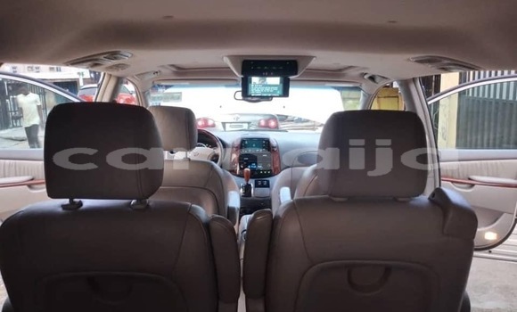 Acheter Occasion Voiture Toyota Sienna Gris à Benin City, Edo Acheter Occasion Voiture Toyota Sienna Gris à Benin City, Edo