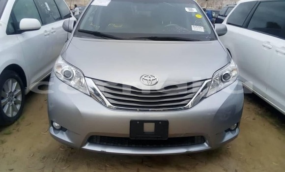Acheter Occasion Voiture Toyota Sienna Gris à Calabar, État de Cross River Acheter Occasion Voiture Toyota Sienna Gris à Calabar, État de Cross River
