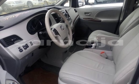 Acheter Occasion Voiture Toyota Sienna Gris à Calabar, État de Cross River Acheter Occasion Voiture Toyota Sienna Gris à Calabar, État de Cross River