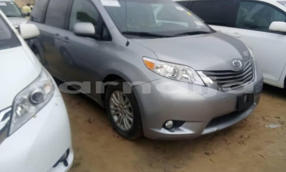 Acheter Occasion Voiture Toyota Sienna Gris à Calabar, État de Cross River Acheter Occasion Voiture Toyota Sienna Gris à Calabar, État de Cross River