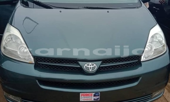 Buy Used Toyota Sienna Green Car in Ipokia in Ogun State