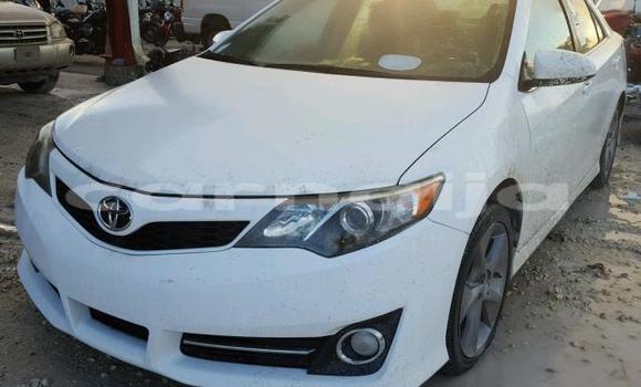 Acheter Occasion Voiture Toyota Camry Blanc à Lagos, État de Lagos Acheter Occasion Voiture Toyota Camry Blanc à Lagos, État de Lagos