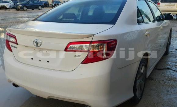 Acheter Occasion Voiture Toyota Camry Blanc à Lagos, État de Lagos Acheter Occasion Voiture Toyota Camry Blanc à Lagos, État de Lagos