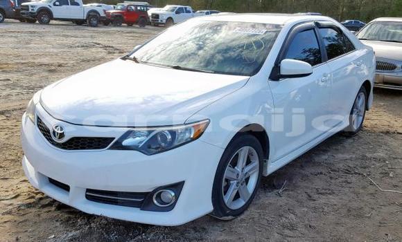 Acheter Occasion Voiture Toyota Camry Blanc à Lagos, État de Lagos Acheter Occasion Voiture Toyota Camry Blanc à Lagos, État de Lagos