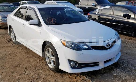 Acheter Occasion Voiture Toyota Camry Blanc à Lagos, État de Lagos Acheter Occasion Voiture Toyota Camry Blanc à Lagos, État de Lagos