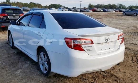 Acheter Occasion Voiture Toyota Camry Blanc à Lagos, État de Lagos Acheter Occasion Voiture Toyota Camry Blanc à Lagos, État de Lagos