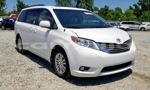Acheter Occasion Voiture Toyota Camry Blanc à Lagos, État de Lagos Acheter Occasion Voiture Toyota Camry Blanc à Lagos, État de Lagos