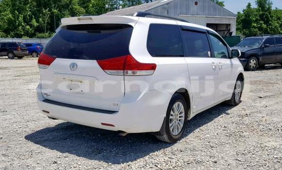 Acheter Occasion Voiture Toyota Camry Blanc à Lagos, État de Lagos Acheter Occasion Voiture Toyota Camry Blanc à Lagos, État de Lagos