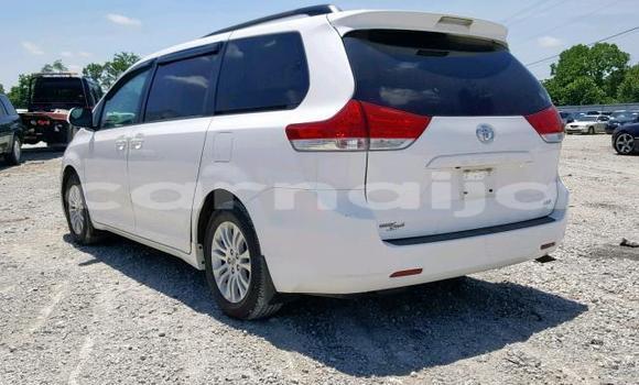 Acheter Occasion Voiture Toyota Camry Blanc à Lagos, État de Lagos Acheter Occasion Voiture Toyota Camry Blanc à Lagos, État de Lagos