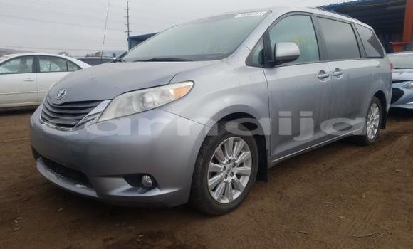 Acheter Import Voiture Toyota Sienna Gris à Daura, Katsina Acheter Import Voiture Toyota Sienna Gris à Daura, Katsina