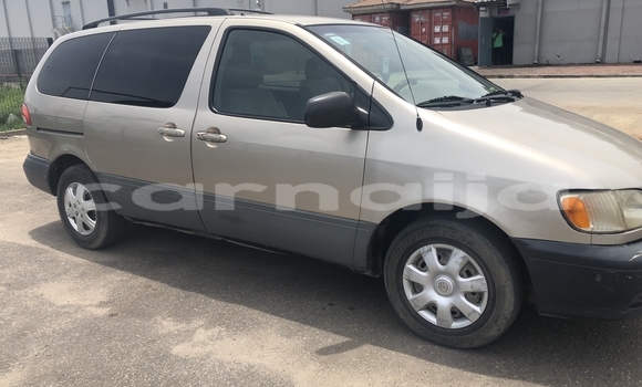 Acheter Occasion Voiture Toyota Sienna Beige à Lagos, État de Lagos
