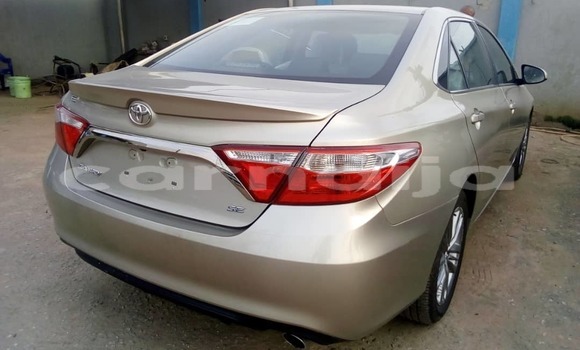 Acheter Import Voiture Toyota Camry Blanc à Ipokia, État d'Ogun Acheter Import Voiture Toyota Camry Blanc à Ipokia, État d'Ogun
