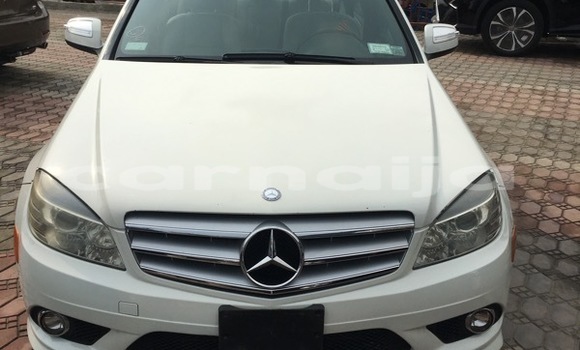 Acheter Import Voiture Mercedes-Benz C–Class Blanc à Ipokia, État d'Ogun Acheter Import Voiture Mercedes-Benz C–Class Blanc à Ipokia, État d'Ogun
