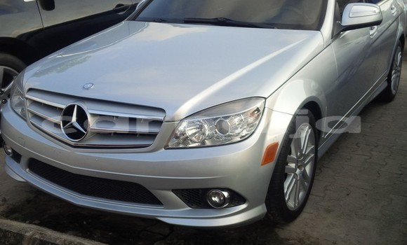 Acheter Import Voiture Mercedes-Benz C–Class Blanc à Ipokia, État d'Ogun Acheter Import Voiture Mercedes-Benz C–Class Blanc à Ipokia, État d'Ogun