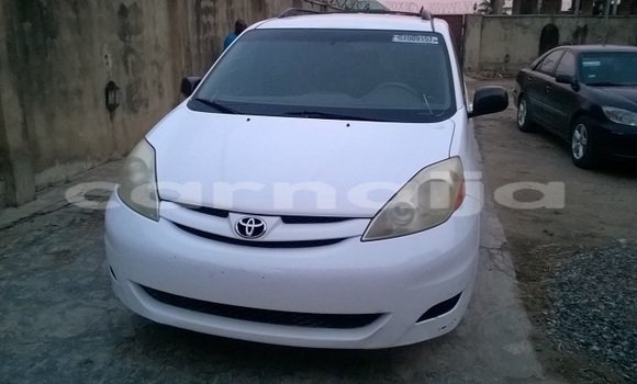 Acheter Import Voiture Toyota Sienna Blanc à Ipokia, État d'Ogun Acheter Import Voiture Toyota Sienna Blanc à Ipokia, État d'Ogun