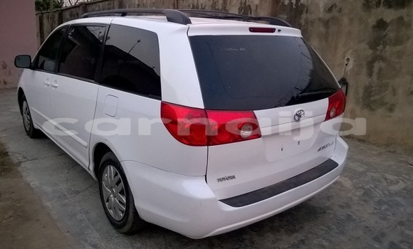 Acheter Import Voiture Toyota Sienna Blanc à Ipokia, État d'Ogun Acheter Import Voiture Toyota Sienna Blanc à Ipokia, État d'Ogun