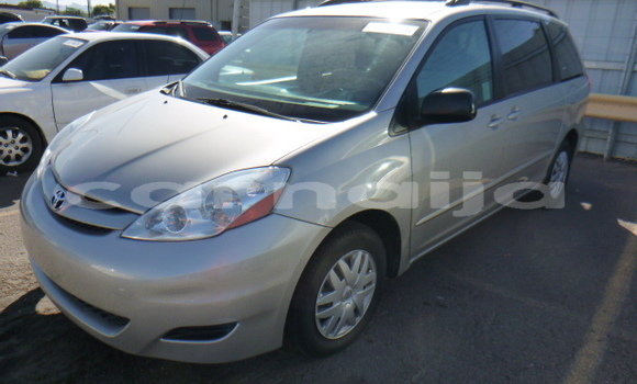 Acheter Occasion Voiture Toyota Sienna Gris à Enugu, État d'Enugu Acheter Occasion Voiture Toyota Sienna Gris à Enugu, État d'Enugu