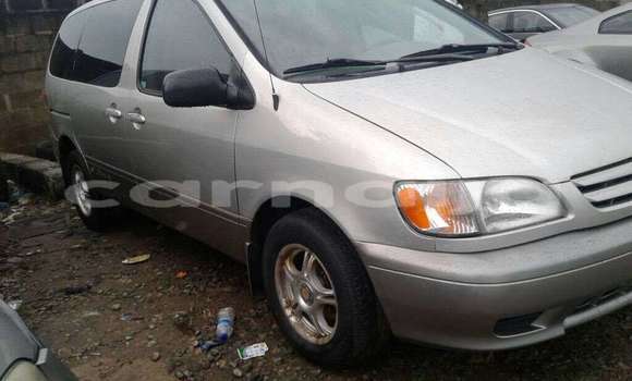 Buy Import Toyota Sienna Other Car in Ipokia in Ogun State Buy Import Toyota Sienna Other Car in Ipokia in Ogun State