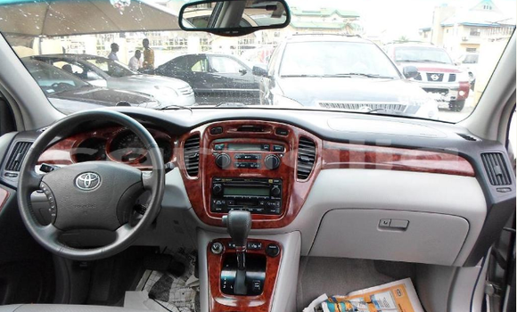 Buy Import Toyota Highlander Silver Car in Ipokia in Ogun State Buy Import Toyota Highlander Silver Car in Ipokia in Ogun State