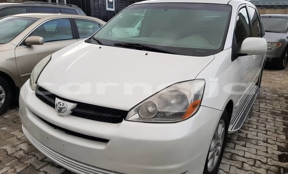 Acheter Import Voiture Toyota Sienna Blanc à Ipokia, État d'Ogun Acheter Import Voiture Toyota Sienna Blanc à Ipokia, État d'Ogun
