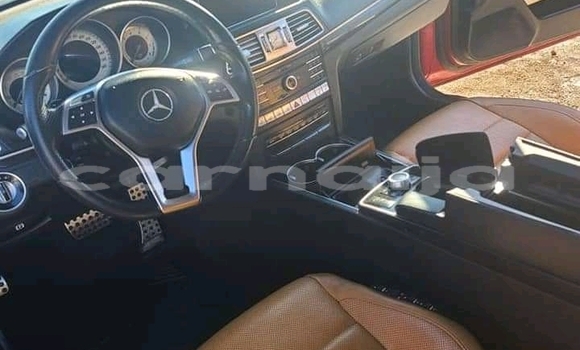 Acheter Occasion Voiture Mercedes-Benz E200 Rouge à Lagos, État de Lagos Acheter Occasion Voiture Mercedes-Benz E200 Rouge à Lagos, État de Lagos