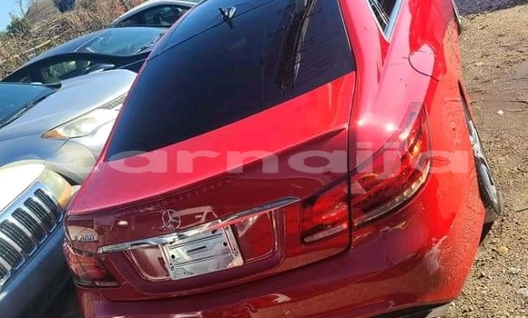 Acheter Occasion Voiture Mercedes-Benz E200 Rouge à Lagos, État de Lagos Acheter Occasion Voiture Mercedes-Benz E200 Rouge à Lagos, État de Lagos