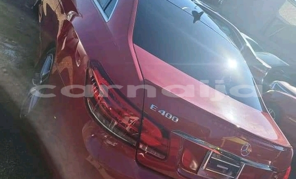 Acheter Occasion Voiture Mercedes-Benz E200 Rouge à Lagos, État de Lagos Acheter Occasion Voiture Mercedes-Benz E200 Rouge à Lagos, État de Lagos