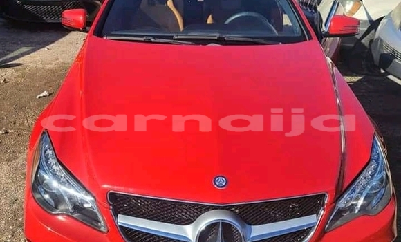 Acheter Occasion Voiture Mercedes-Benz E200 Rouge à Lagos, État de Lagos Acheter Occasion Voiture Mercedes-Benz E200 Rouge à Lagos, État de Lagos