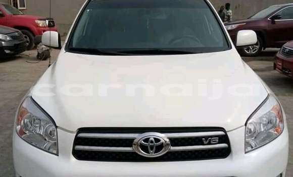 Acheter Occasion Voiture Toyota RAV4 Blanc à Lagos, État de Lagos Acheter Occasion Voiture Toyota RAV4 Blanc à Lagos, État de Lagos