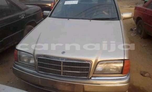 Acheter Occasion Voiture Mercedes-Benz C–Class Marron à Lagos, État de Lagos Acheter Occasion Voiture Mercedes-Benz C–Class Marron à Lagos, État de Lagos