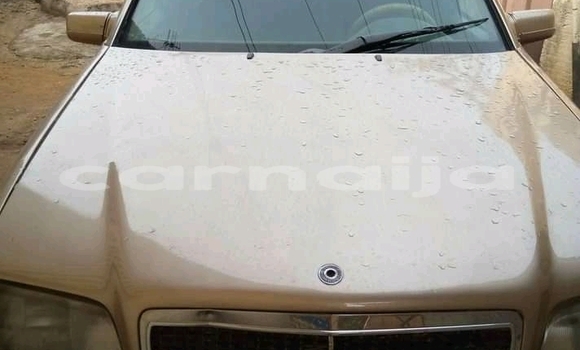 Acheter Occasion Voiture Mercedes-Benz C–Class Marron à Lagos, État de Lagos Acheter Occasion Voiture Mercedes-Benz C–Class Marron à Lagos, État de Lagos