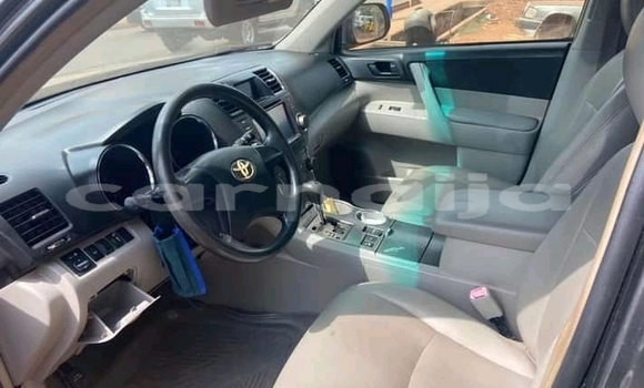 Buy Used Toyota Highlander Silver Car in Lagos in Lagos State Buy Used Toyota Highlander Silver Car in Lagos in Lagos State