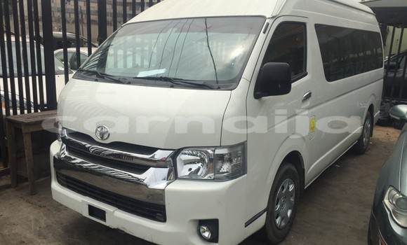 Acheter Occasion Voiture Toyota Hilux Blanc à Lagos, État de Lagos Acheter Occasion Voiture Toyota Hilux Blanc à Lagos, État de Lagos