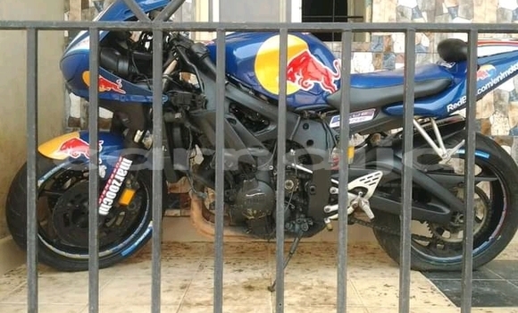 Acheter Occasion Moto Yamaha R5 Bleu à Lagos, État de Lagos Acheter Occasion Moto Yamaha R5 Bleu à Lagos, État de Lagos