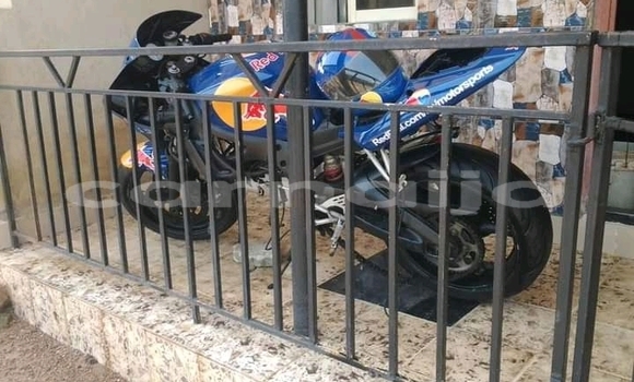 Acheter Occasion Moto Yamaha R5 Bleu à Lagos, État de Lagos Acheter Occasion Moto Yamaha R5 Bleu à Lagos, État de Lagos
