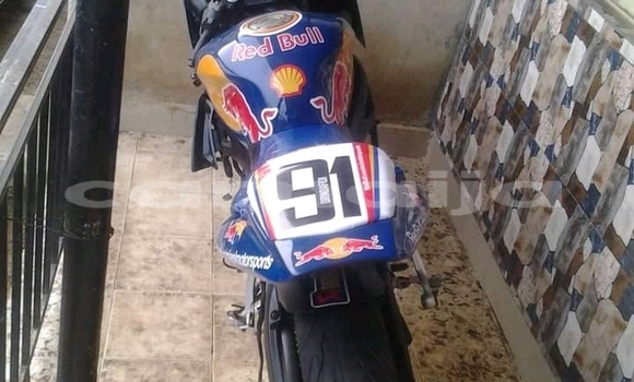 Acheter Occasion Moto Yamaha R5 Bleu à Lagos, État de Lagos Acheter Occasion Moto Yamaha R5 Bleu à Lagos, État de Lagos