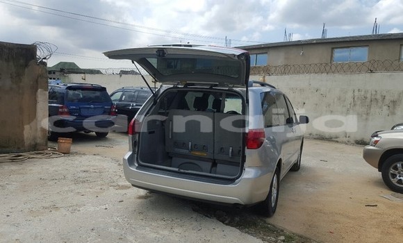 Acheter Occasion Voiture Toyota Sienna Marron à Lagos, État de Lagos Acheter Occasion Voiture Toyota Sienna Marron à Lagos, État de Lagos
