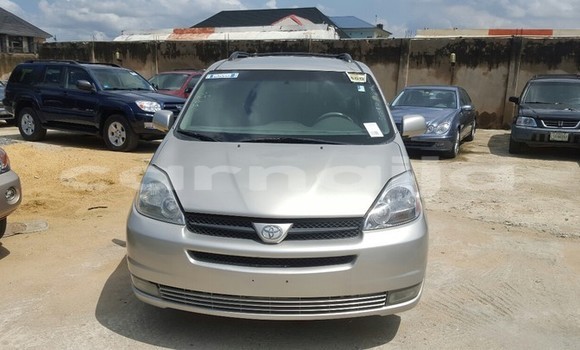 Acheter Occasion Voiture Toyota Sienna Marron à Lagos, État de Lagos Acheter Occasion Voiture Toyota Sienna Marron à Lagos, État de Lagos
