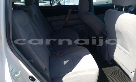 Buy Import Toyota Highlander White Car in Daura in Katsina Buy Import Toyota Highlander White Car in Daura in Katsina